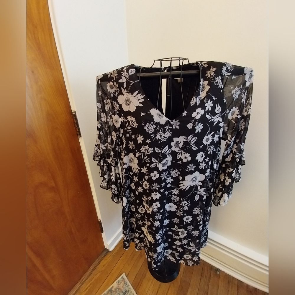 Calvin Klein Black and White Floral V-Neck Flutter Sleeve Tunic